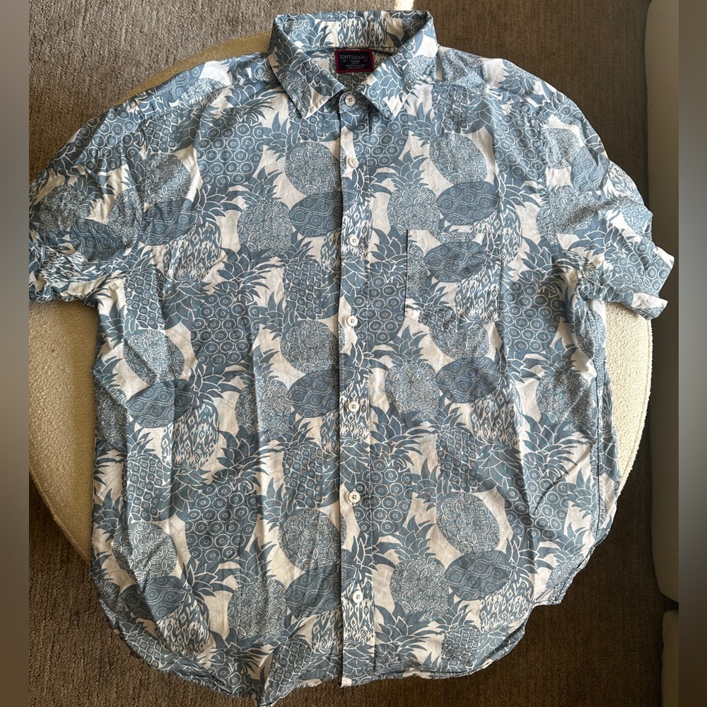 UNTUCKit Light-Blue and White Pineapple themed Hawaiian Shirt - Slim Large